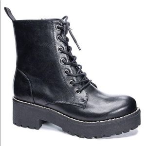 Combat boot